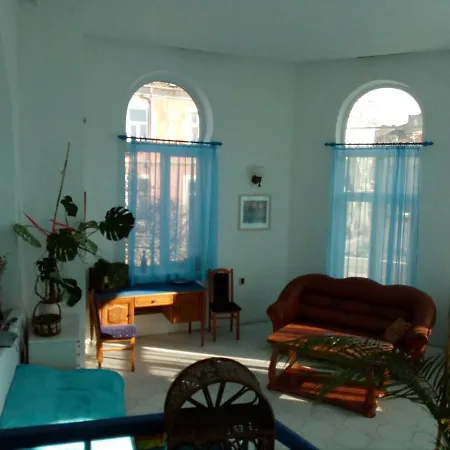 Maisonette Old Apartment Warna